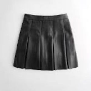 Hollister Ultra High-Rise Vegan Leather Pleated Mini Skirt